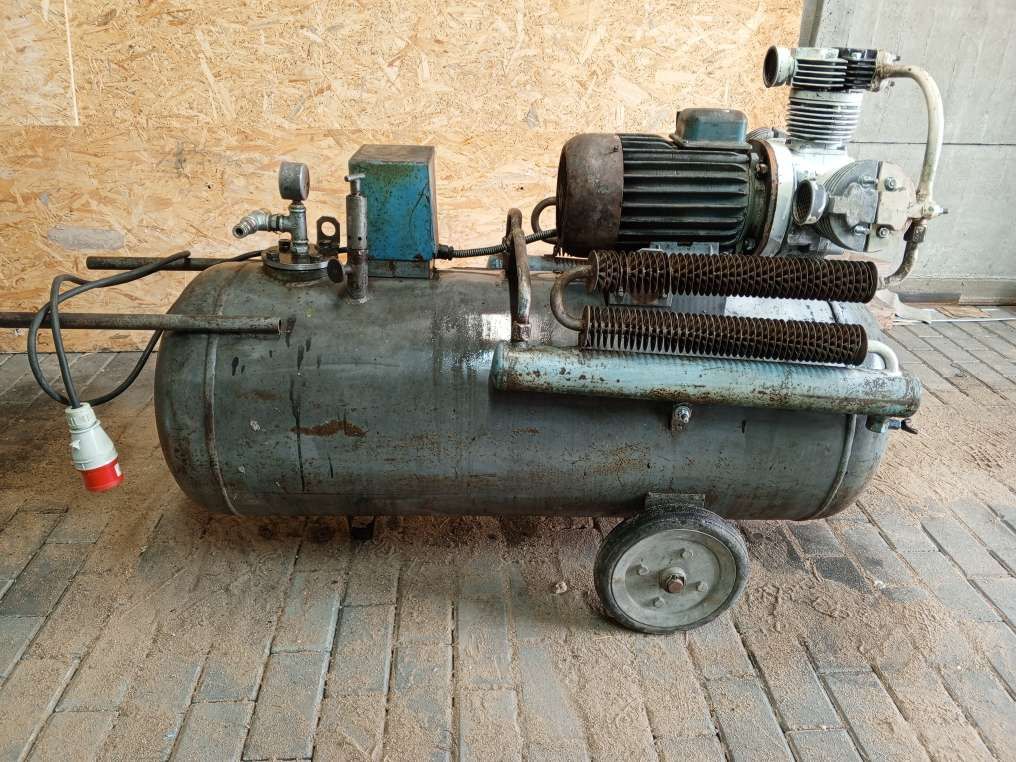 Sprzedam kompresor 180l
