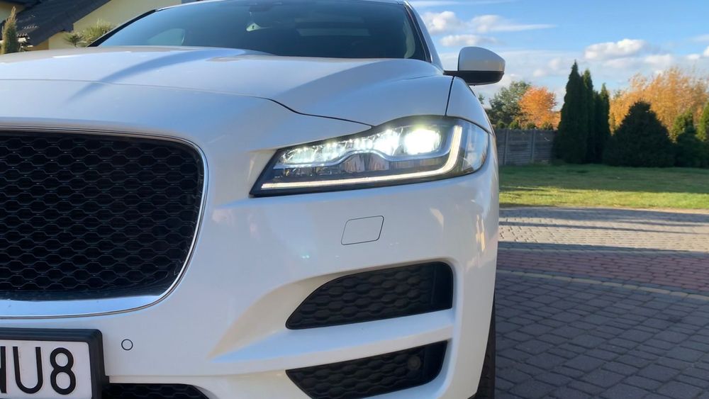 Jaguar F-Pace Najwyższa wersja Portfolio Salon Polska na gwarancji silnik