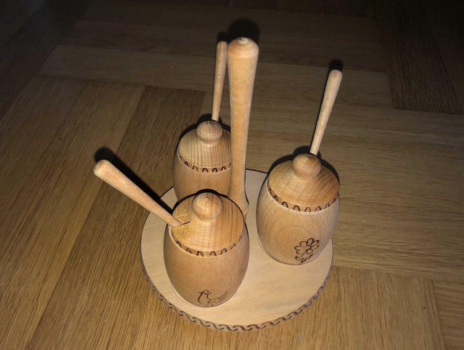 drewniany zestaw do przypraw ozdobny przyprawnik na przyprawy