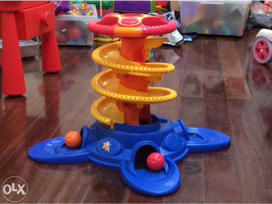 Brinquedo educativo com música e bolas da fizer price