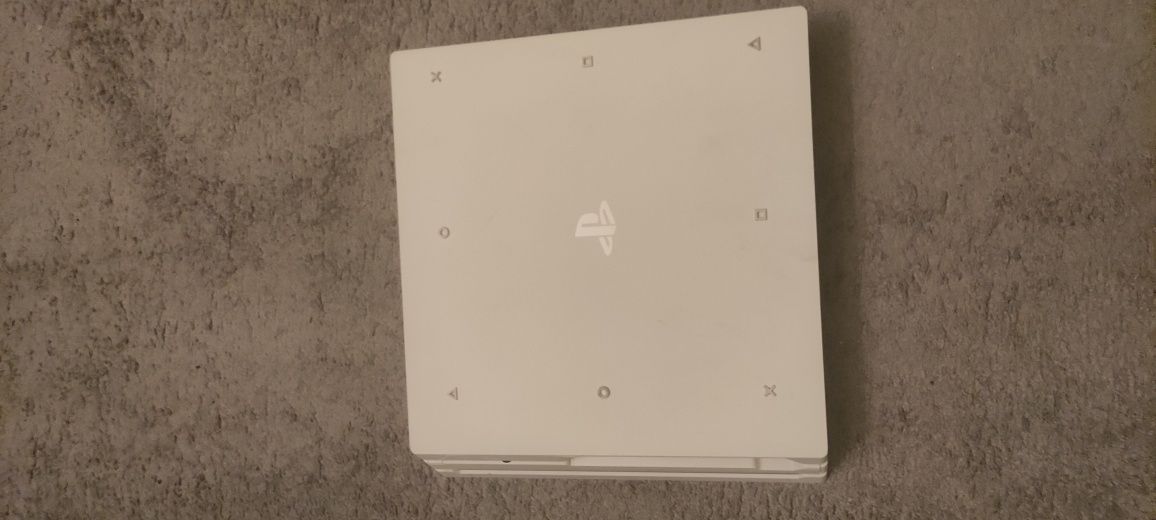 PlayStation 4 pro white i 6 gier i pad