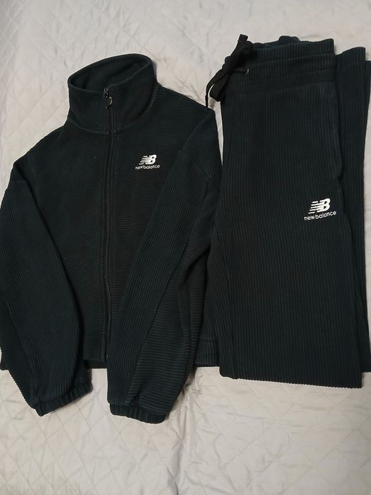 Продам костюм  в гарному стані,  колір темно синій - чорний