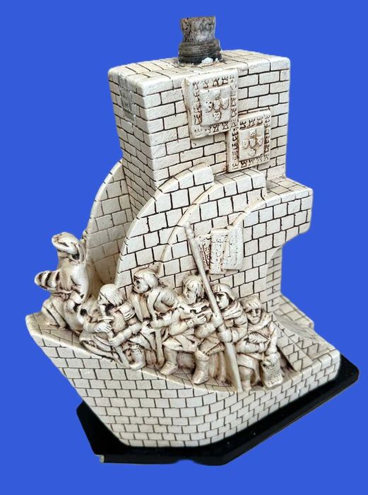 Garrafa de vidro, c/ molde de gesso, Padrão dos Descobrimentos