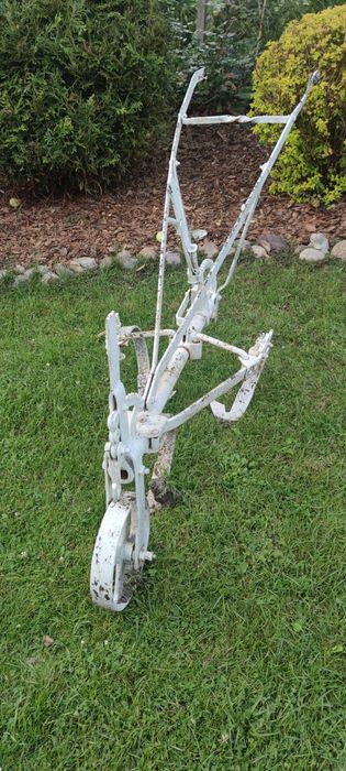 Zestaw maszyn rolniczych konnych do renowacji.