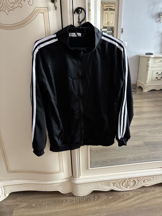 Стильная спортивная кофта с полосками унисекс