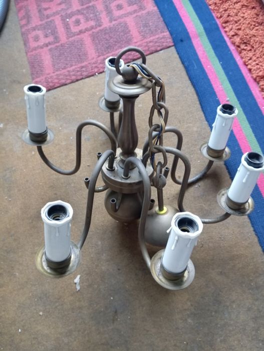 Stary żyrandol
Używany
Podchodzi z demontażu 
Stan jak na zdjęciu 
Za