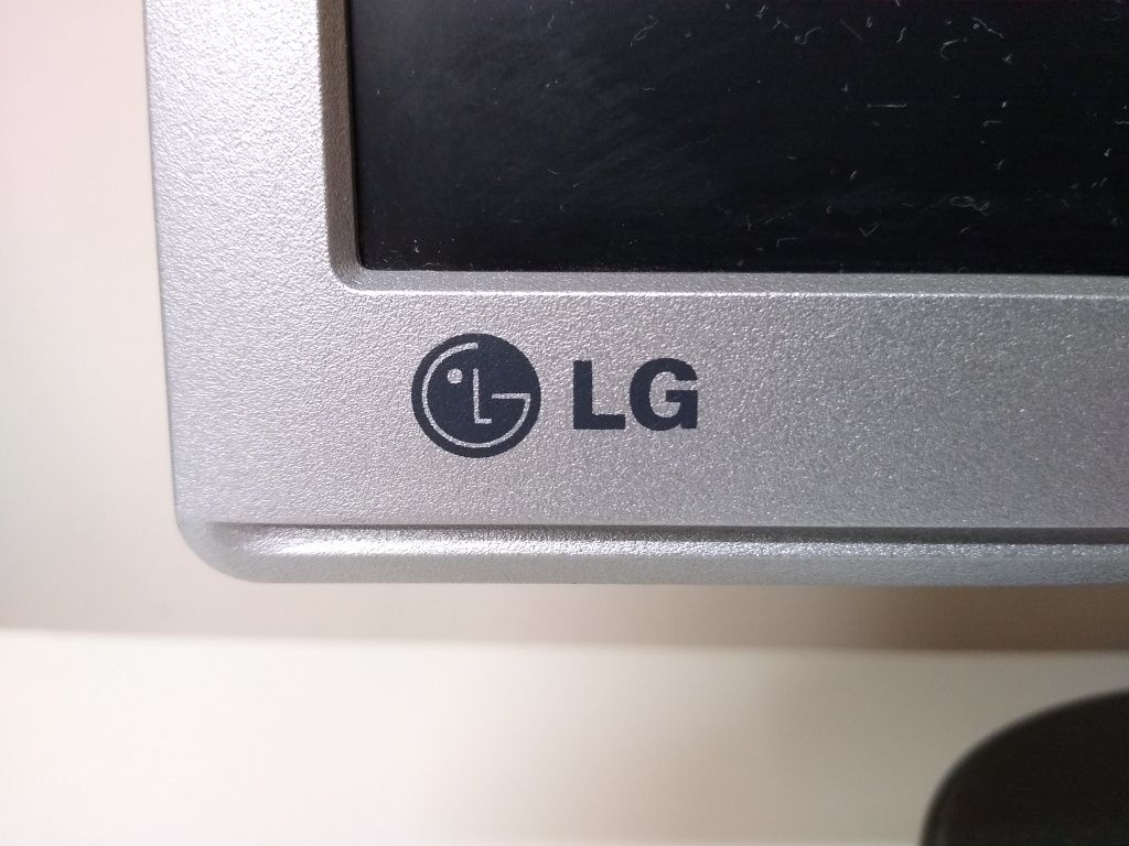 Monitor LG L1742S-SF
