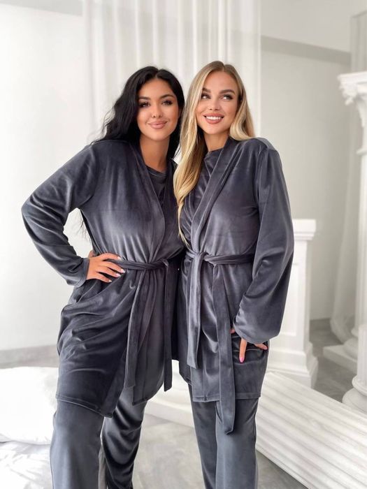 Піжама жіноча трійка велюрова . Штани , футболка , халат . 12 кольорів