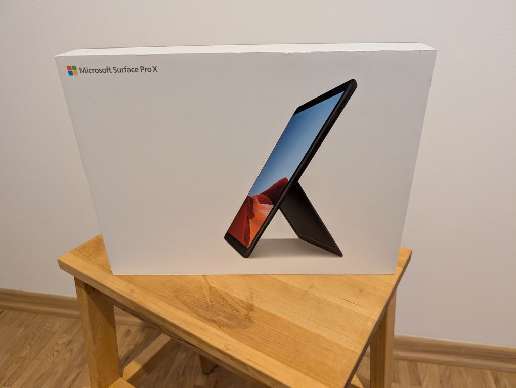 Notebook/tablet Microsoft Surface Pro X SQ1 + klawiatura + etui Spigen
