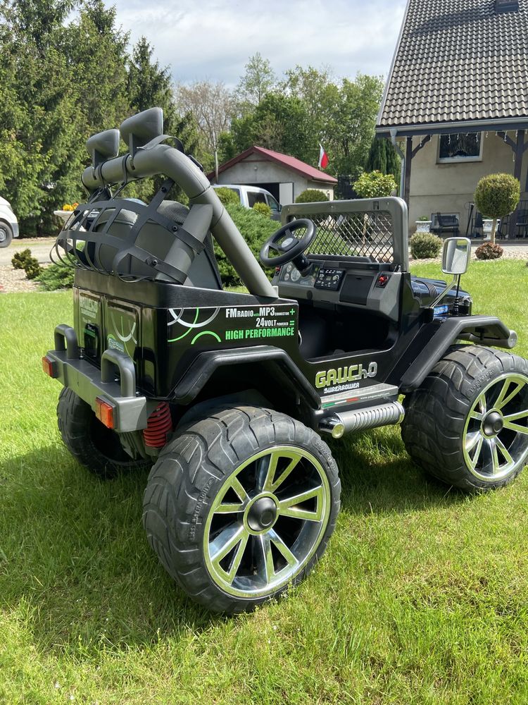 Jeep elektryczny peg perego 24v