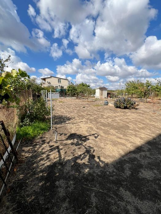 Продаётся дом у озера, пригород Черноморска.