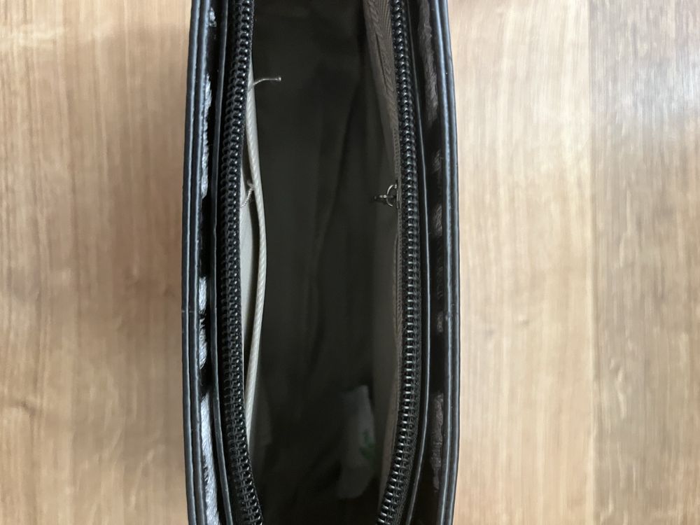 Сумка,багет Guess лео