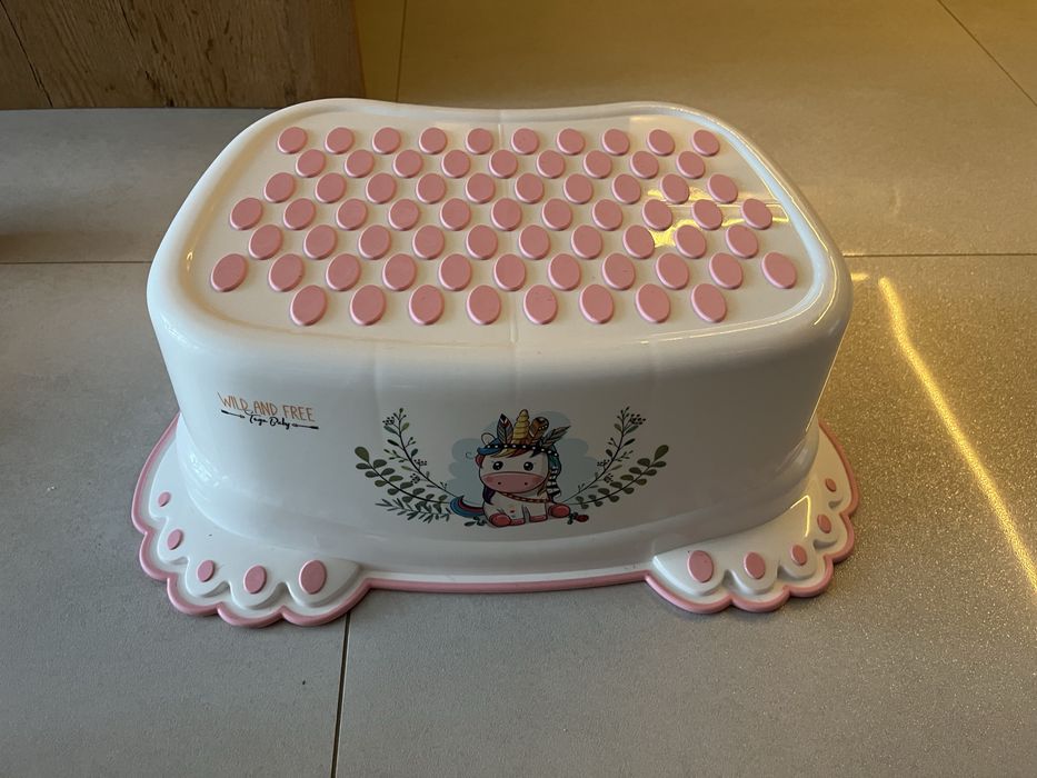 Podnóżek lazienkowy dla dziecka