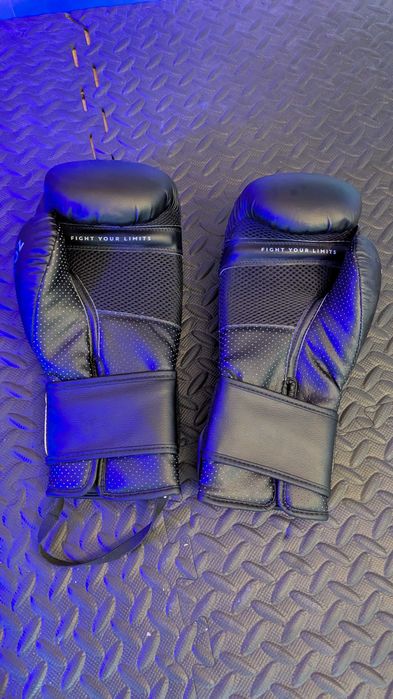Rękawice Bokserskie 14 OZ w świetnym stanie.