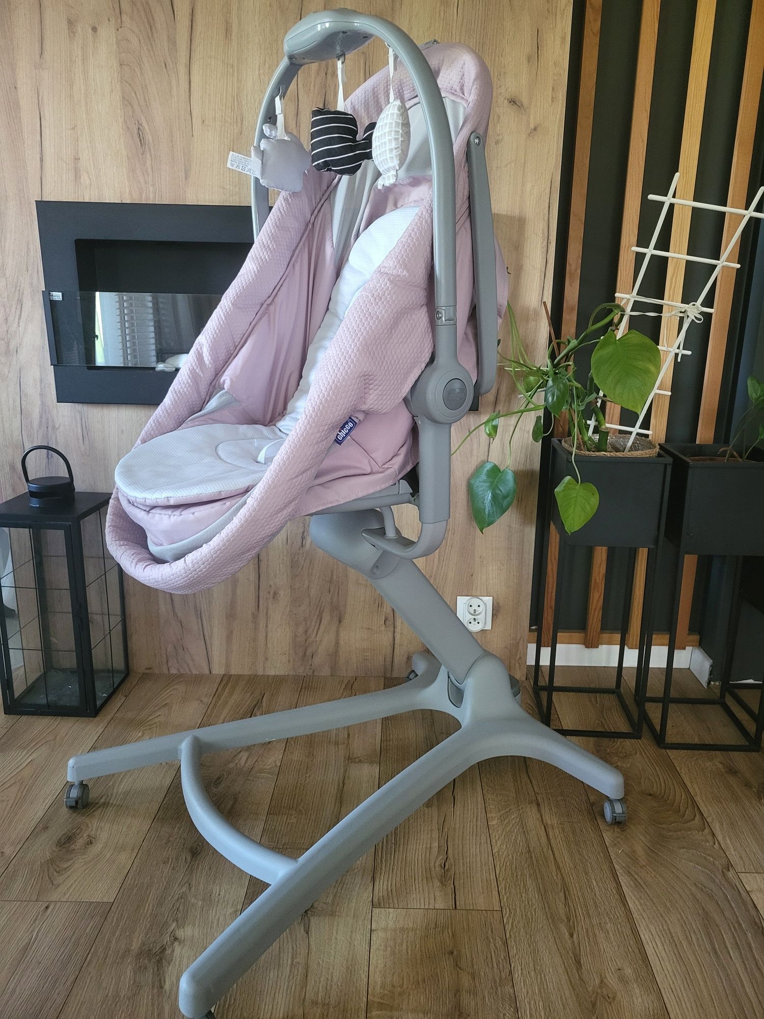 Sprzedam łóżeczko Chicco Baby Hug Air 4w1 różowe. Piękne!