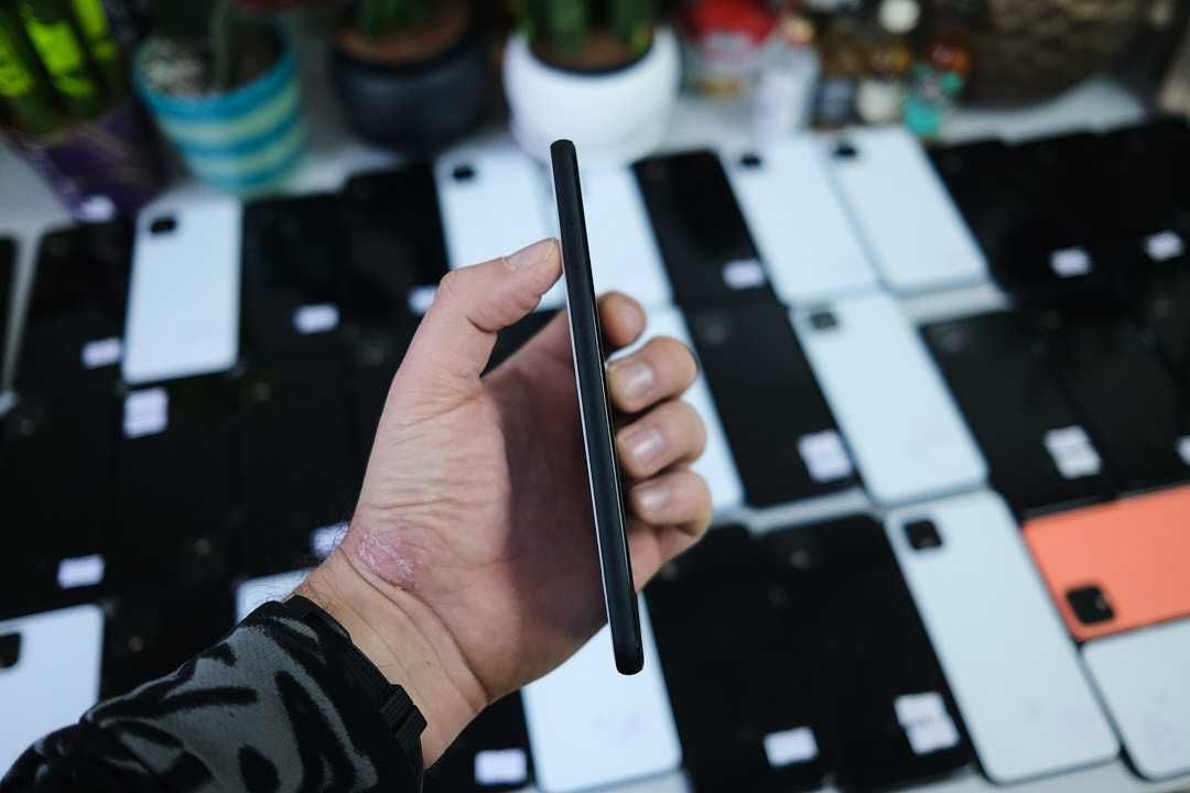 Google Pixel 4 XL 64 GB Clearly White Oh So Just Black Neverlock