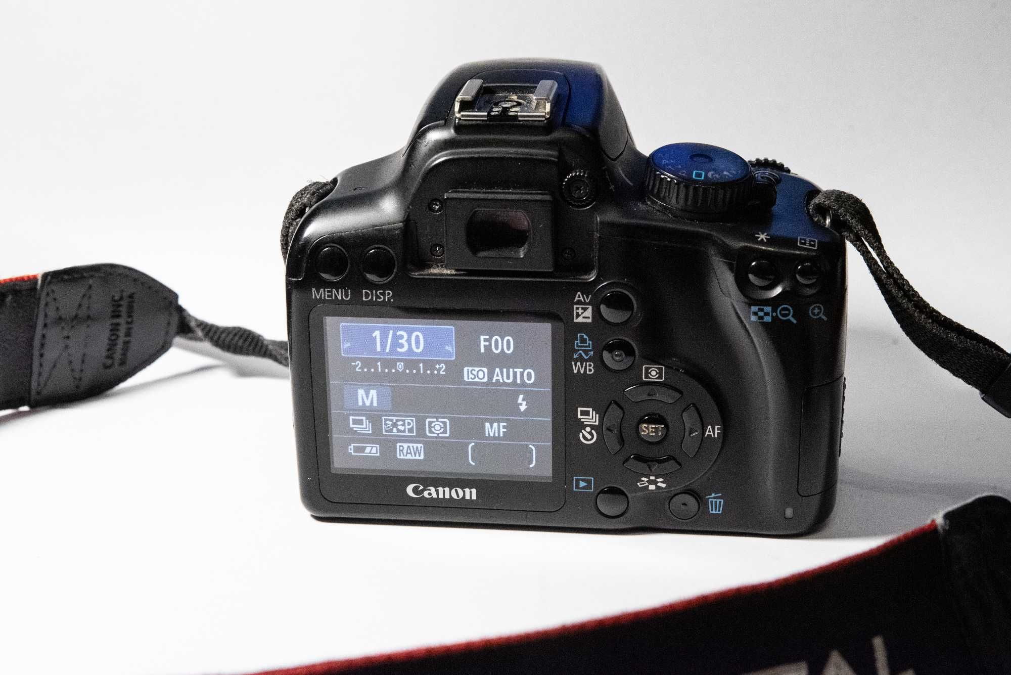 Canon EOS 1000D + EF-S 18-55 IS kit