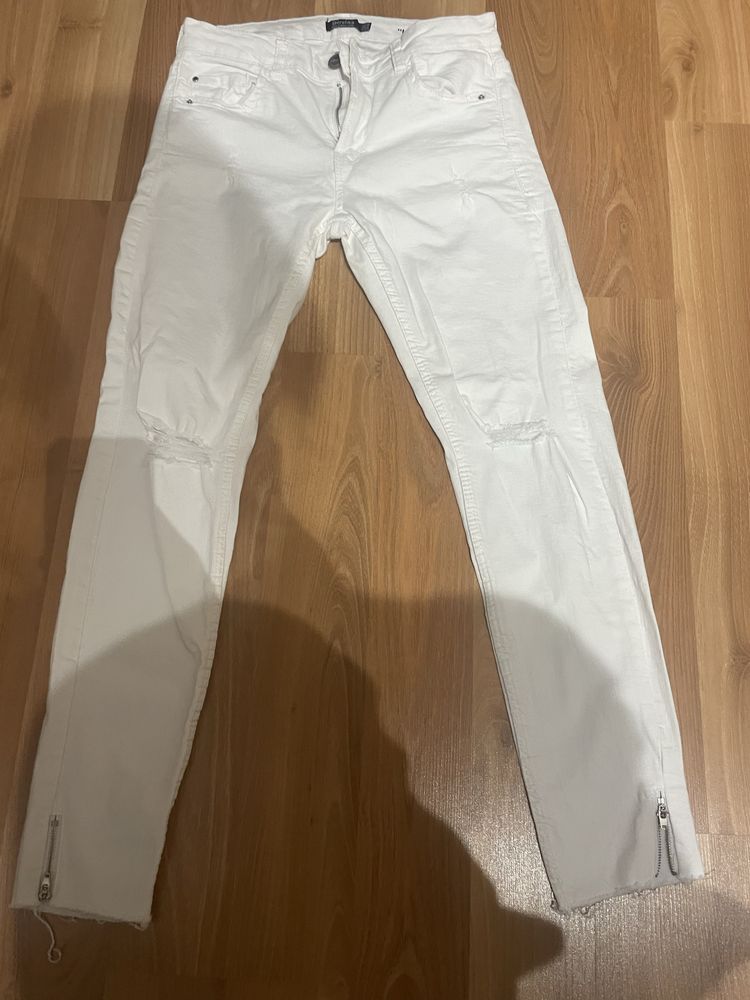 Spodnie jeans biale Bershka 36 nowe bez metki miekkie