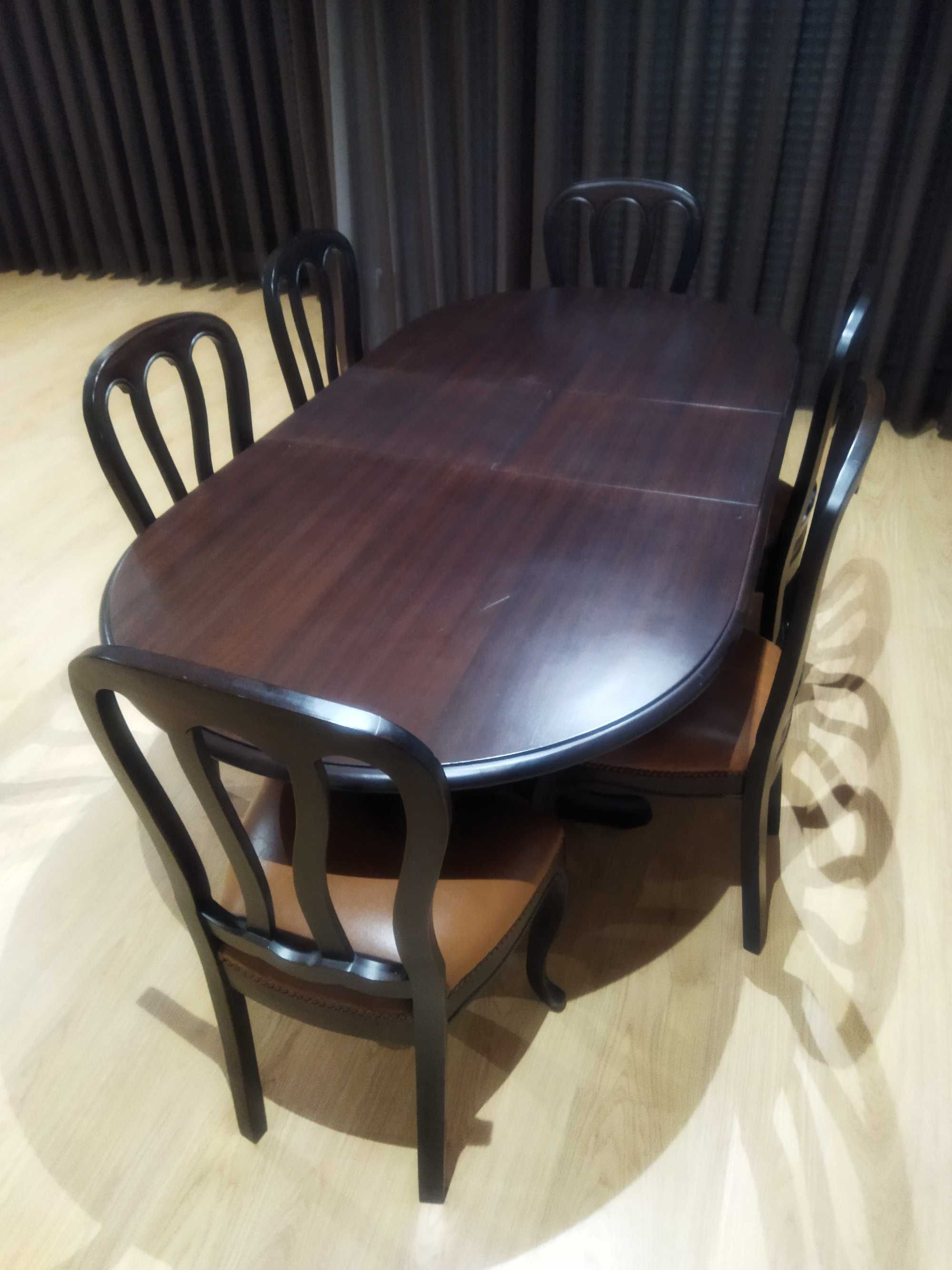 Mesa extensível oval + 6 cadeiras