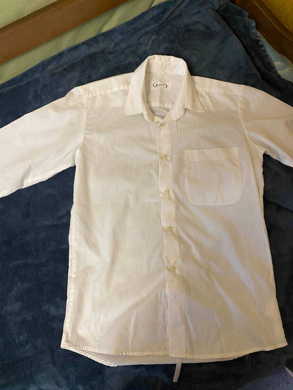 Белая рубашка для мальчика по вороту 33 см Школьная