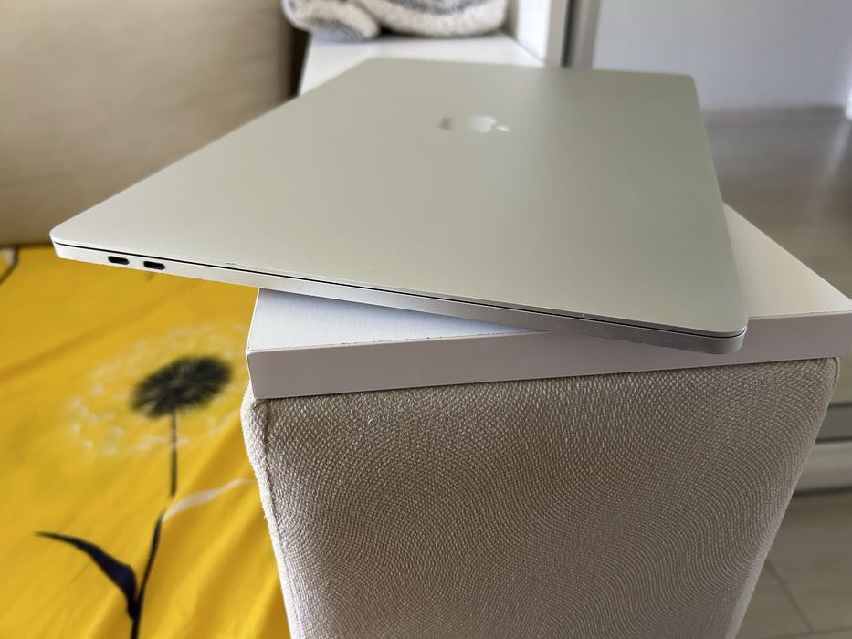 Macbook Pro 15, 2018г., идеал!
