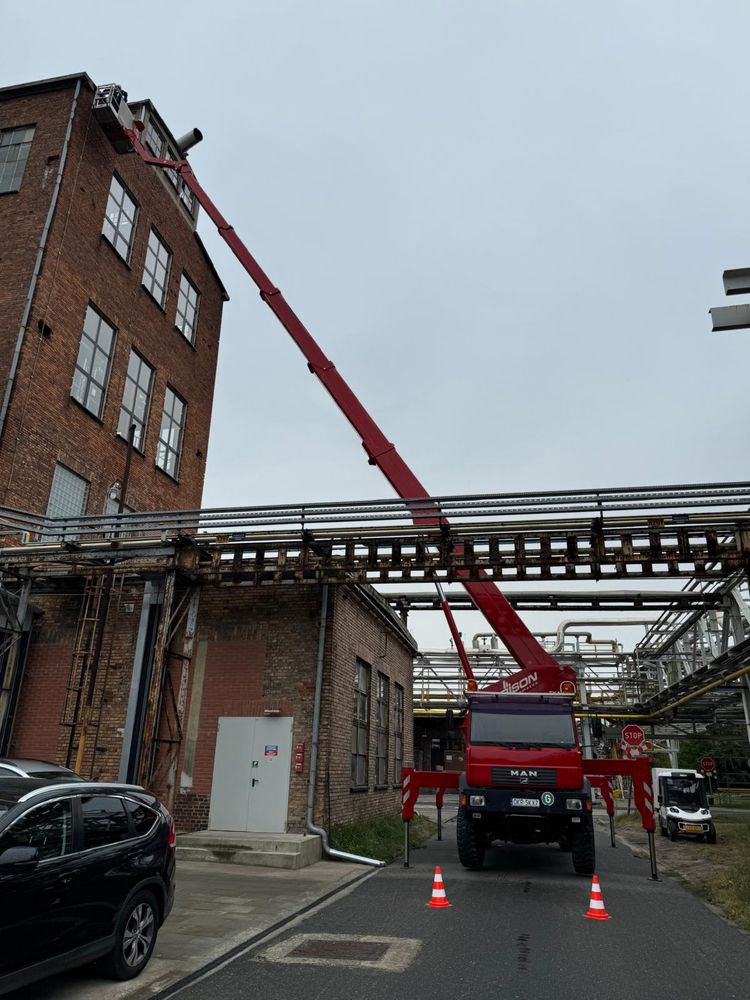 Podnośnik koszowy 4x4 Zwyżki Wumag Palfinger usługi wynajem dźwigi