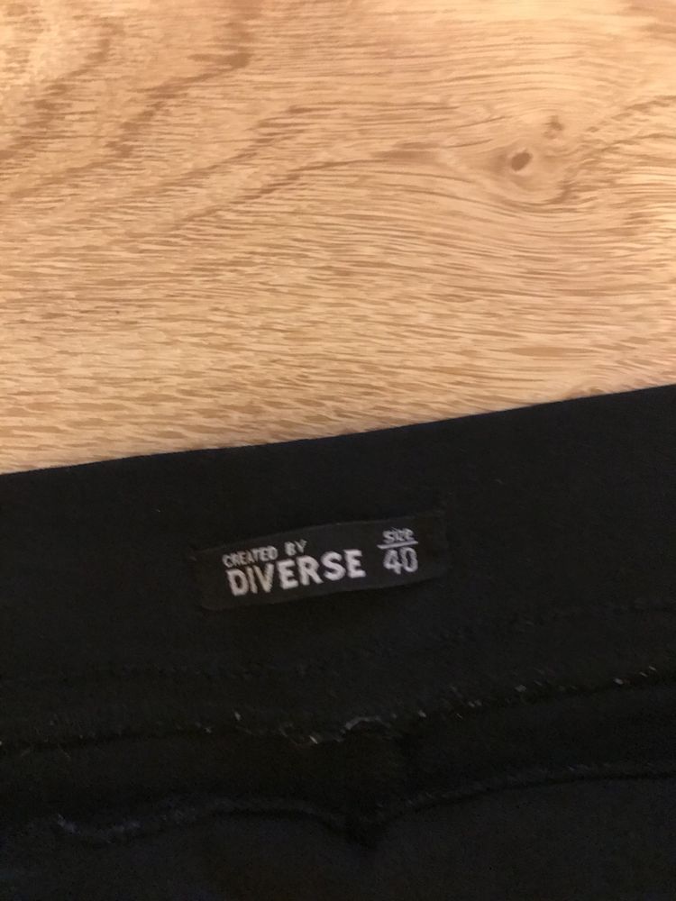 Damskie elastyczne spodnie z wyzszym stanem z reserved 40 L czarne