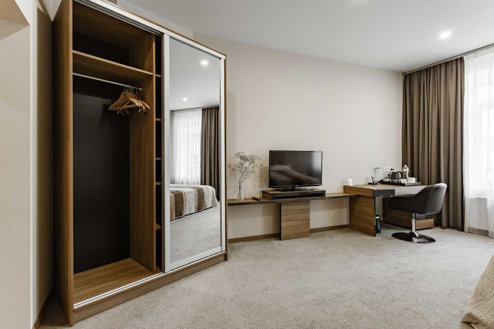 Стильна студія 55 м² у центрі Києва біля Майдану | Генератор | Укриття