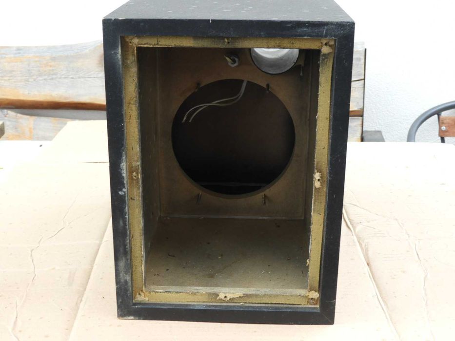 Obudowa subwoofera skrzynka Canton