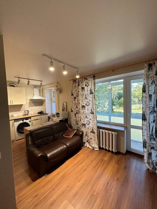 Квартира-студія подобово