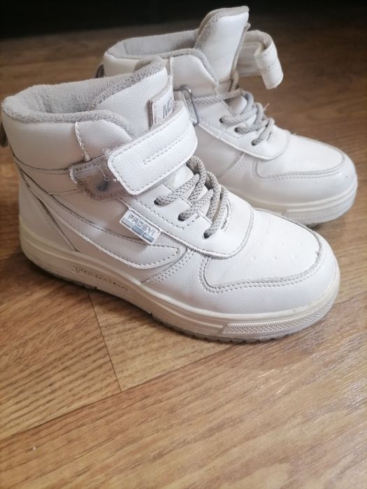 Весняні кросівки