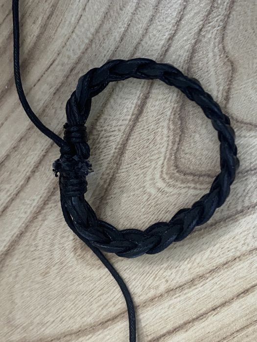 bransoletka czarna sznurkowa na reke alternative emo