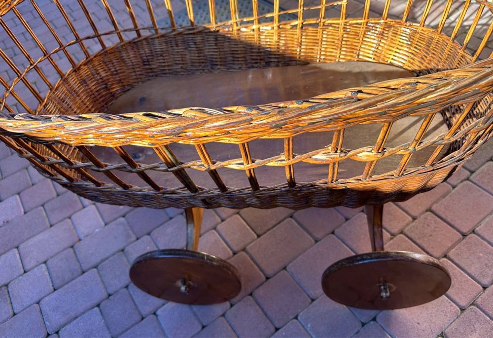 Плетене дитяче ліжечко