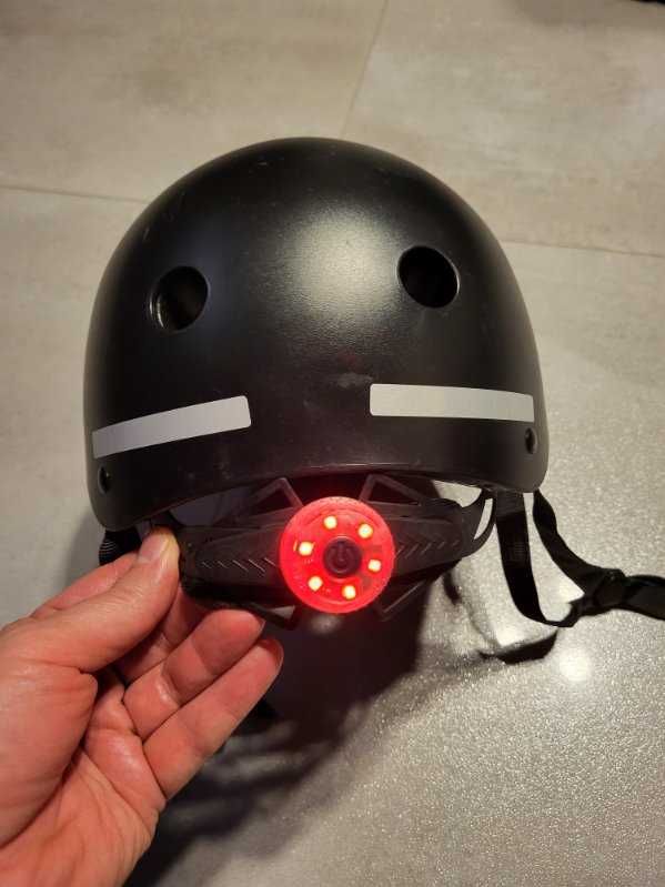 Kask na rower rolki deskorolkę z lampką