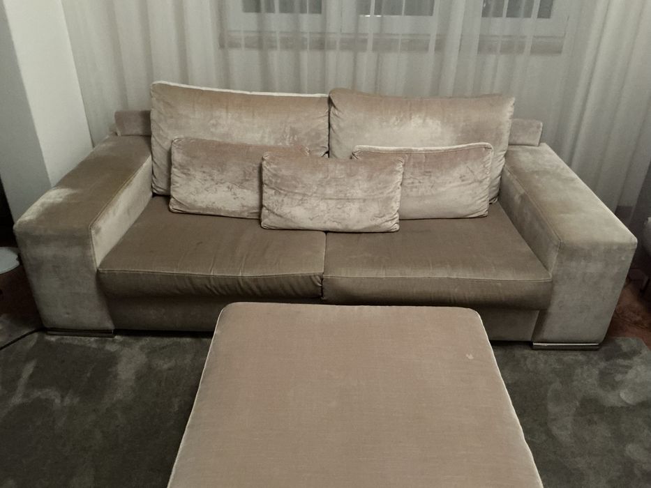 Sofá de designer Tralhão + puff grande – 220 cm – Tecido cinza