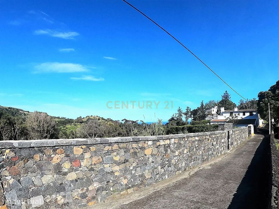 Terreno para construção na Caloura com vista mar