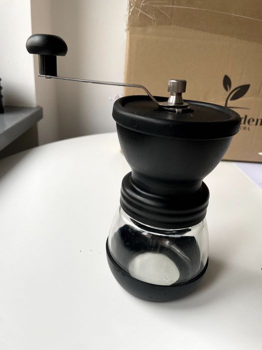 Młynek do kawy ręczny Hario Skerton, ceramiczne żarna, stan b.dobry