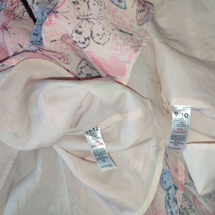 Продам платья 9-10, 11-12 лет.