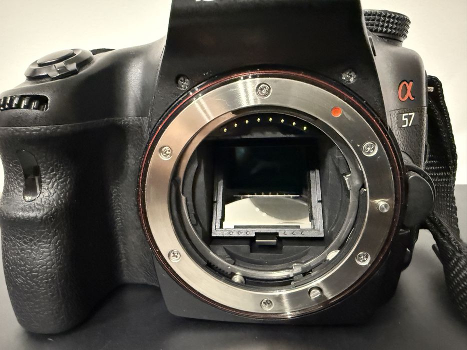 Lustrzanka sony alpha alfa 57 slt-a57 aparat fotograficzny statyw