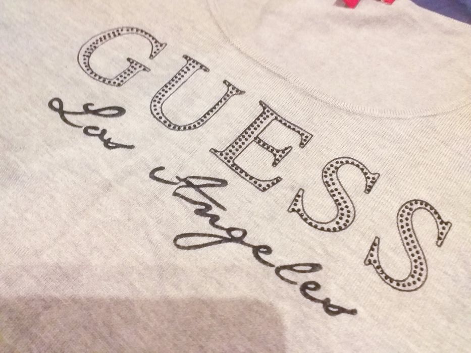 Sweter Guess S 36 szary duży dekolt napis cekiny