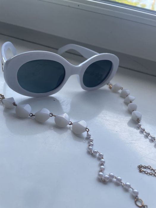 Łańcuszek do okulaów białe kamyczki