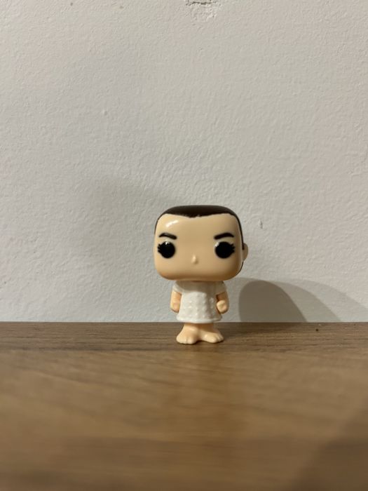 Figurka Eleven Stranger Things Kinder Joy