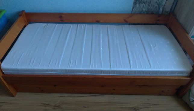 Łóżko z wygodnym materacem 160x70 i pojemną szufladą