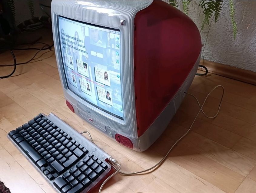 iMac G3 в ідеальному стані