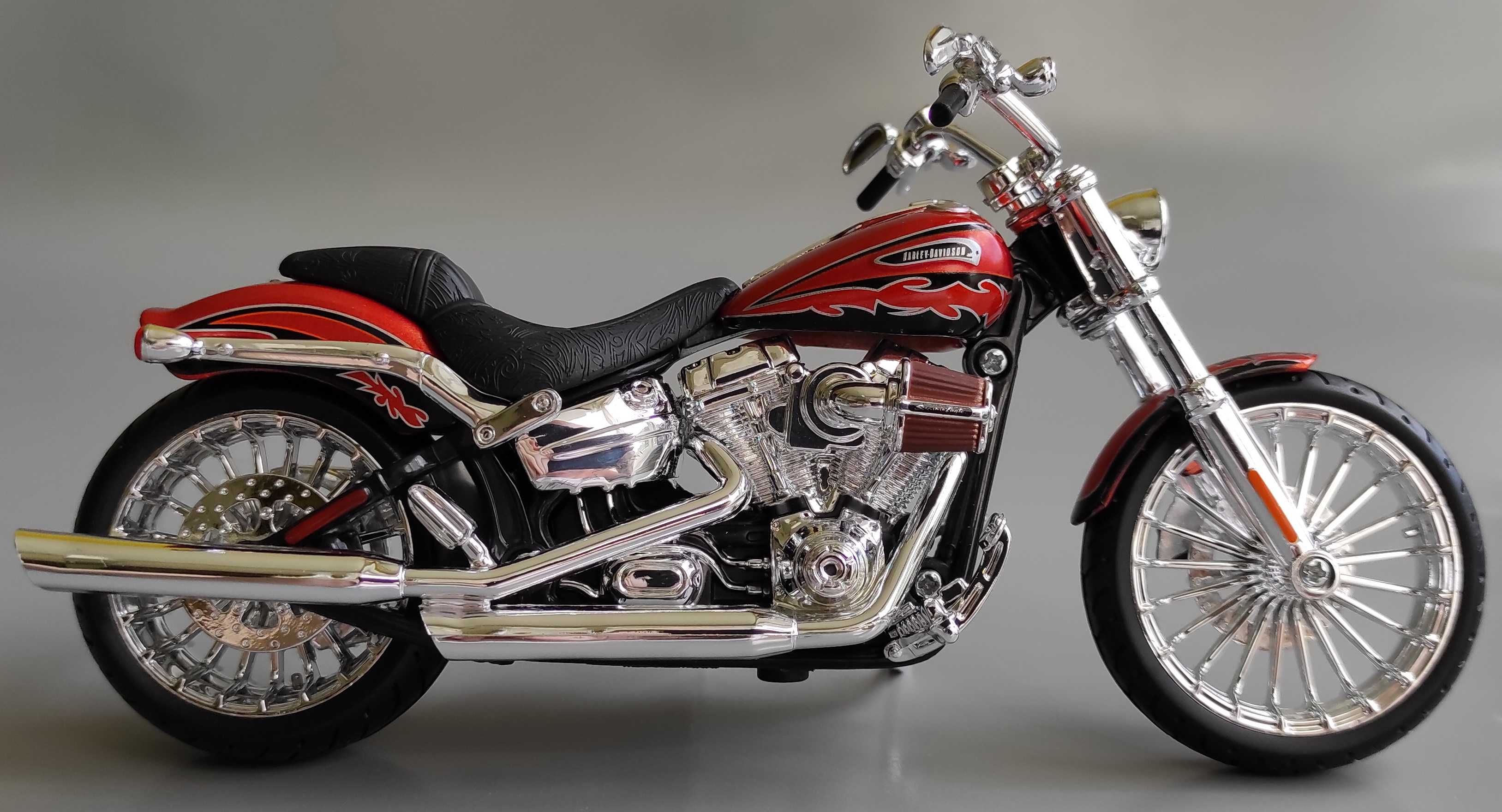 Модель "Harley-Davidson CVO Breakout 2014" 1/12 (Maisto)