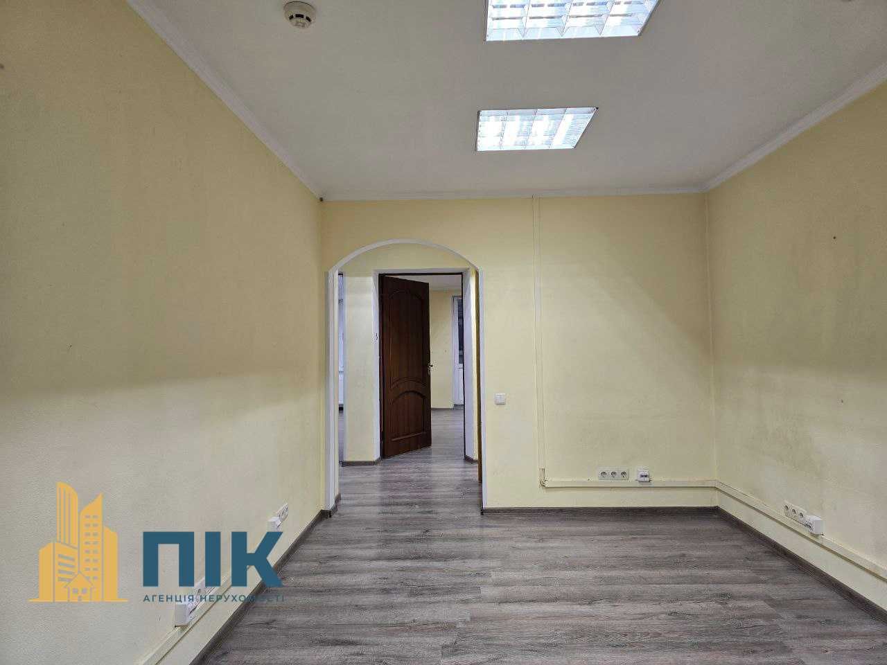 Без%  - Продаж - трикімнатна квартира - вул. Урицького, 32