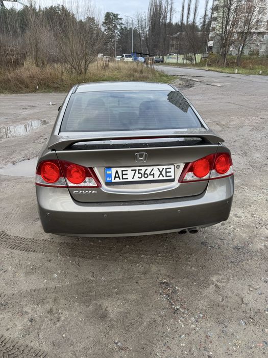 Живий сівік. Друга машина в сімї  їздила дівчина.