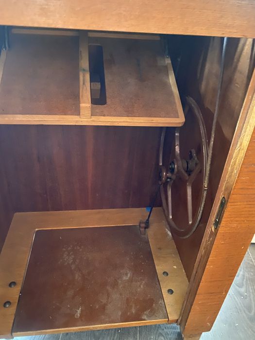 Продам швейну машинку