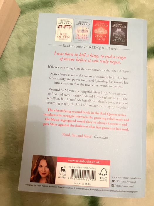 Вікторія Евеярд «Червона Королева» і «Скляний Меч» англійською