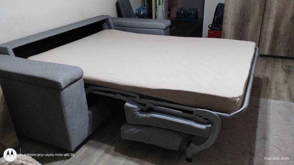Sofa że stelażem włoskim
